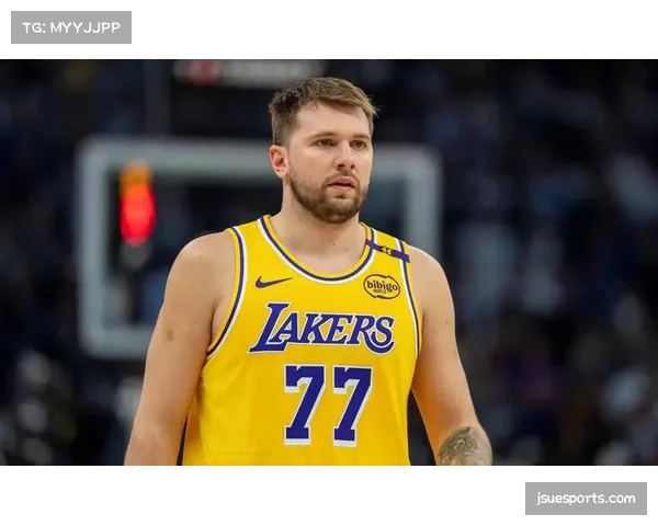 东契奇持球大核心打法升级,湖人进攻端半场阵地战掌控力提升 东契奇持球大核心打法升级,湖人进攻端半场阵地战掌控力提升